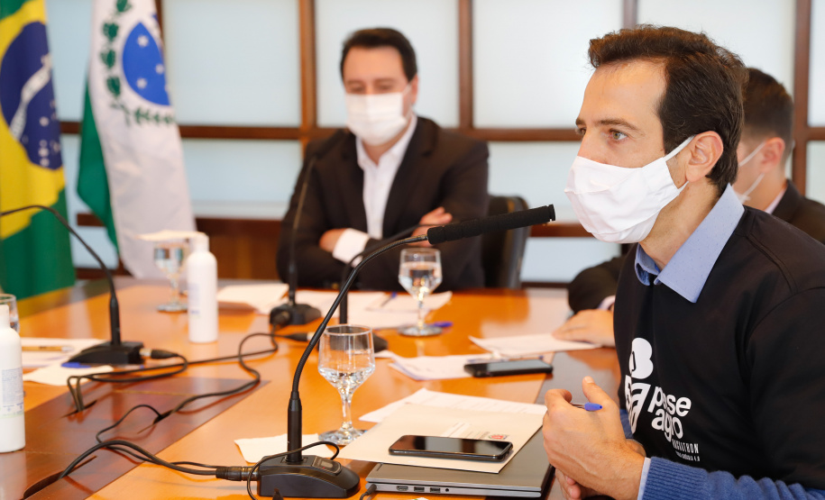 A Granja do Canguiri, ex-residência oficial dos governadores paranaenses, terá uma nova utilidade e será transformada na Escola Agrícola 4.0. O governador Carlos Massa Ratinho Junior assinou nesta terça-feira (28) o documento que formaliza a transferência do imóvel, localizado em Pinhais, na Região Metropolitana de Curitiba, para a Secretaria de Estado da Educação e do Esporte, que será responsável pela implantação do projeto-piloto da unidade.