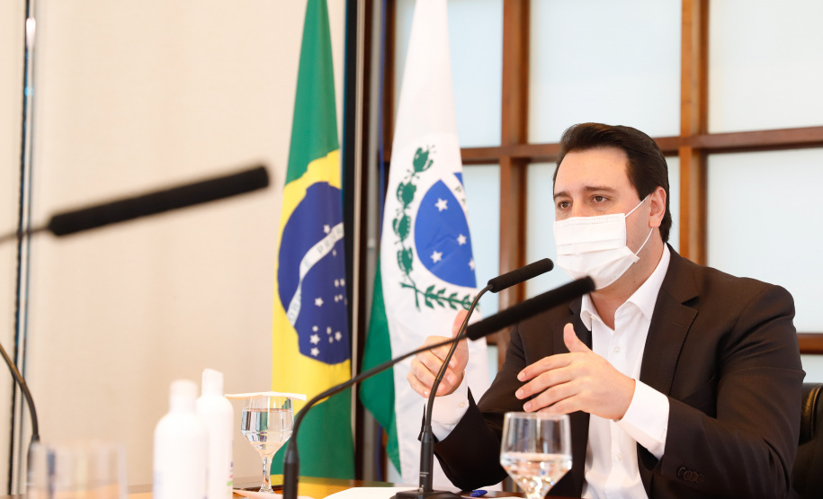 A Granja do Canguiri, ex-residência oficial dos governadores paranaenses, terá uma nova utilidade e será transformada na Escola Agrícola 4.0. O governador Carlos Massa Ratinho Junior assinou nesta terça-feira (28) o documento que formaliza a transferência do imóvel, localizado em Pinhais, na Região Metropolitana de Curitiba, para a Secretaria de Estado da Educação e do Esporte, que será responsável pela implantação do projeto-piloto da unidade.