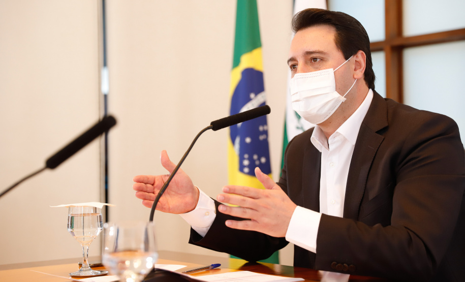 A Granja do Canguiri, ex-residência oficial dos governadores paranaenses, terá uma nova utilidade e será transformada na Escola Agrícola 4.0. O governador Carlos Massa Ratinho Junior assinou nesta terça-feira (28) o documento que formaliza a transferência do imóvel, localizado em Pinhais, na Região Metropolitana de Curitiba, para a Secretaria de Estado da Educação e do Esporte, que será responsável pela implantação do projeto-piloto da unidade.