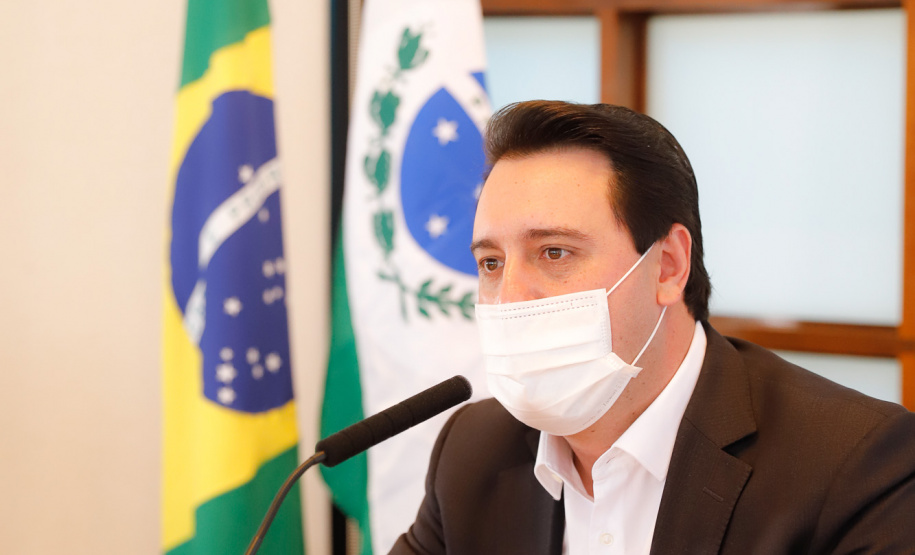 A Granja do Canguiri, ex-residência oficial dos governadores paranaenses, terá uma nova utilidade e será transformada na Escola Agrícola 4.0. O governador Carlos Massa Ratinho Junior assinou nesta terça-feira (28) o documento que formaliza a transferência do imóvel, localizado em Pinhais, na Região Metropolitana de Curitiba, para a Secretaria de Estado da Educação e do Esporte, que será responsável pela implantação do projeto-piloto da unidade.