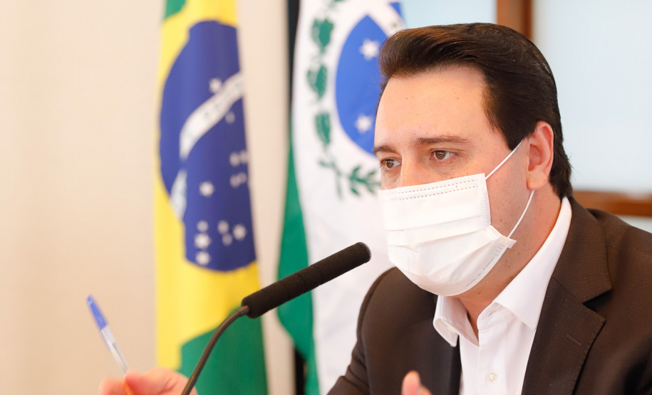 A Granja do Canguiri, ex-residência oficial dos governadores paranaenses, terá uma nova utilidade e será transformada na Escola Agrícola 4.0. O governador Carlos Massa Ratinho Junior assinou nesta terça-feira (28) o documento que formaliza a transferência do imóvel, localizado em Pinhais, na Região Metropolitana de Curitiba, para a Secretaria de Estado da Educação e do Esporte, que será responsável pela implantação do projeto-piloto da unidade.