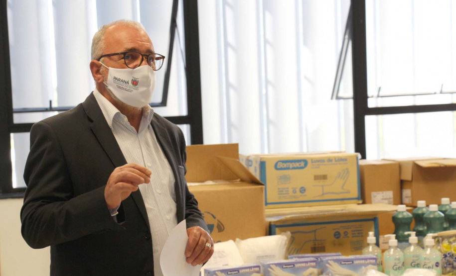 A Secretaria de Estado da Justiça, Família e Trabalho está entregando Equipamentos de Proteção Individual (EPIs) às instituições de longa permanência para idosos e entidades de atendimentos que abrigam idosos. Até o momento, já foram beneficiadas 335 instituições, em 155 municípios do Paraná. A ação conta com apoio dos 24 Escritórios Regionais da Secretaria.Foto:SEJUF