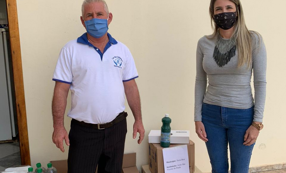 A Secretaria de Estado da Justiça, Família e Trabalho está entregando Equipamentos de Proteção Individual (EPIs) às instituições de longa permanência para idosos e entidades de atendimentos que abrigam idosos. Até o momento, já foram beneficiadas 335 instituições, em 155 municípios do Paraná. A ação conta com apoio dos 24 Escritórios Regionais da Secretaria.Foto:SEJUF