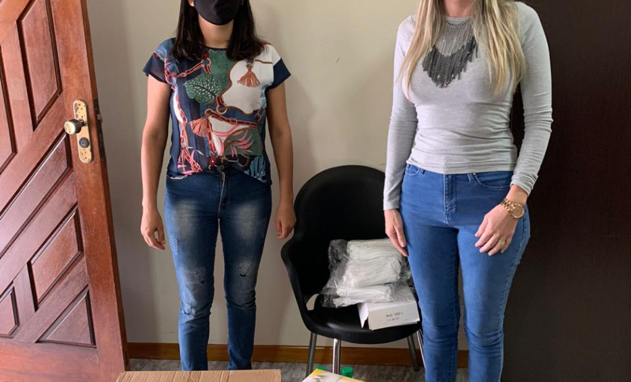 A Secretaria de Estado da Justiça, Família e Trabalho está entregando Equipamentos de Proteção Individual (EPIs) às instituições de longa permanência para idosos e entidades de atendimentos que abrigam idosos. Até o momento, já foram beneficiadas 335 instituições, em 155 municípios do Paraná. A ação conta com apoio dos 24 Escritórios Regionais da Secretaria.Foto:SEJUF