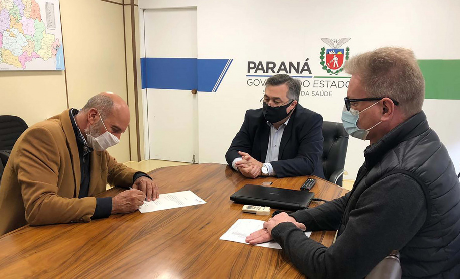 Secretário assina liberação de mais 22 leitos de UTI Adulto no Hospital do Rocio
. Foto: Américo Antonio