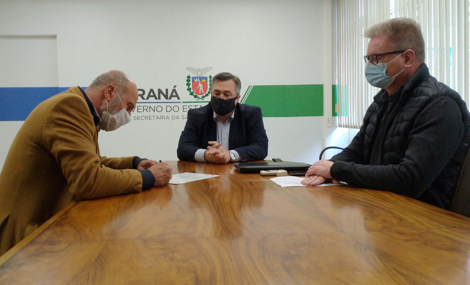 Secretário assina liberação de mais 22 leitos de UTI Adulto no Hospital do Rocio
. Foto: Américo Antonio