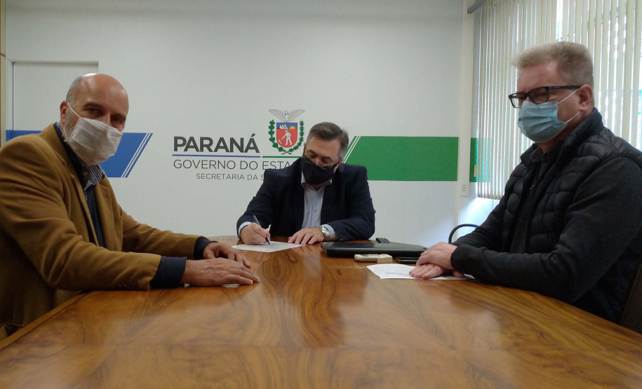 Secretário assina liberação de mais 22 leitos de UTI Adulto no Hospital do Rocio
. Foto: Américo Antonio