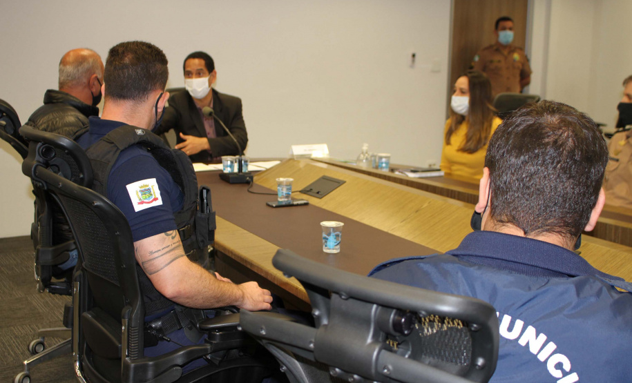 Com sete cidades paranaenses já integradas à rede de compartilhamento de informações, Araucária é o oitavo município a assinar o Termo de Cooperação Técnica com a Secretaria de Estado da Segurança Pública. Com o acordo firmado nesta quarta-feira (29), as instituições ficam comprometidas a ceder, entre si, informações como de imagens de câmeras de segurança, da prefeitura, e dos sistemas de gestão e de registro de ocorrências, com os da Secretaria.
Foto
;SESP