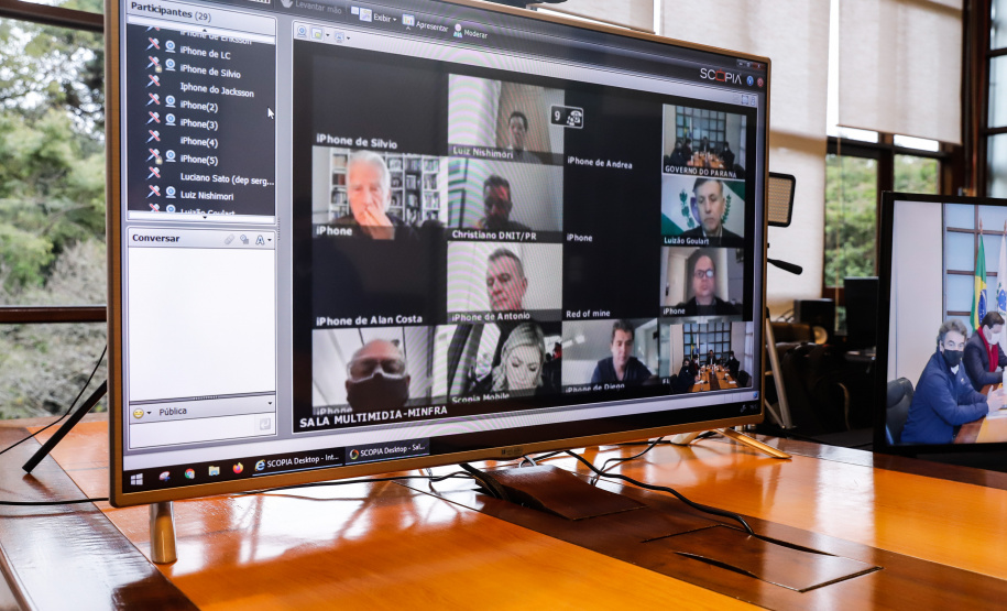 O novo Anel de Integração foi pauta de mais um encontro virtual, realizado nesta quinta-feira (30), entre o governador Carlos Massa Ratinho Junior, o ministro da Infraestrutura, Tarcísio Gomes de Freitas, e a bancada federal paranaense. Estado e a União seguem discutindo lotes, obras e a modelagem da nova concessão de rodovias que cortam o Paraná.