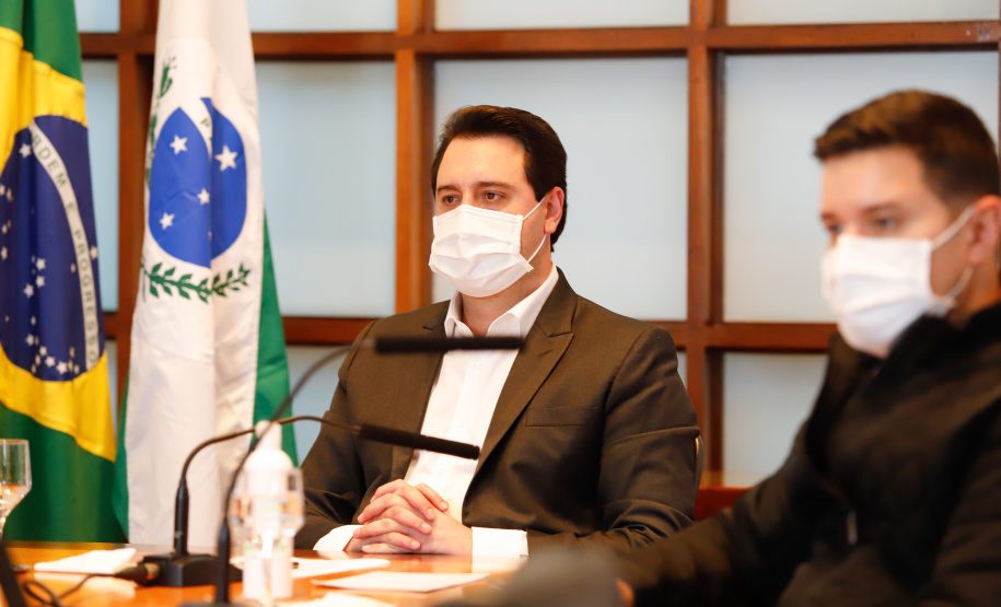 O novo Anel de Integração foi pauta de mais um encontro virtual, realizado nesta quinta-feira (30), entre o governador Carlos Massa Ratinho Junior, o ministro da Infraestrutura, Tarcísio Gomes de Freitas, e a bancada federal paranaense. Estado e a União seguem discutindo lotes, obras e a modelagem da nova concessão de rodovias que cortam o Paraná.