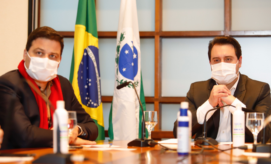 O novo Anel de Integração foi pauta de mais um encontro virtual, realizado nesta quinta-feira (30), entre o governador Carlos Massa Ratinho Junior, o ministro da Infraestrutura, Tarcísio Gomes de Freitas, e a bancada federal paranaense. Estado e a União seguem discutindo lotes, obras e a modelagem da nova concessão de rodovias que cortam o Paraná.