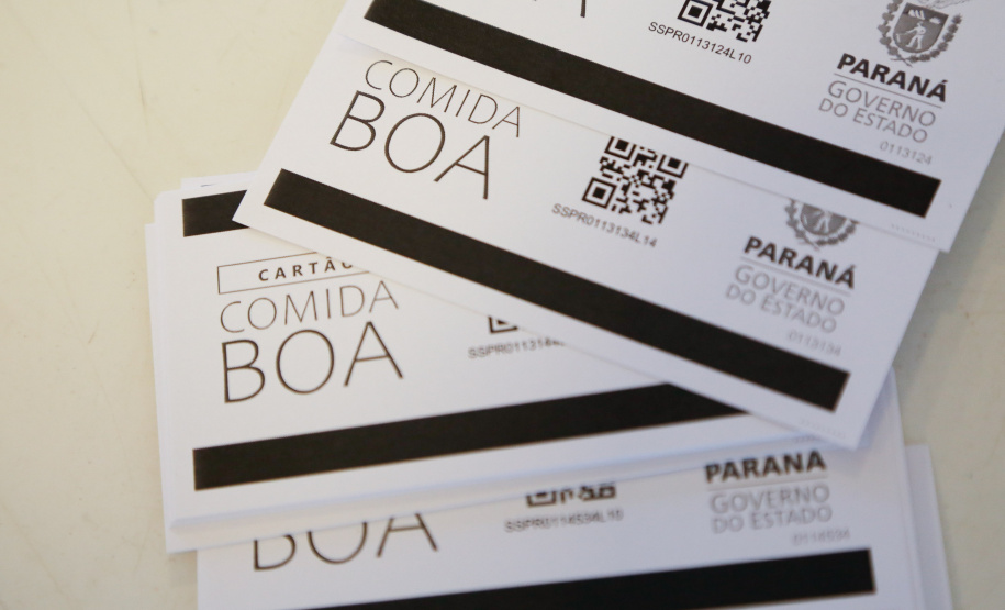 Programa atendeu cerca de 800 mil pessoas, que levaram alimento para as famílias, e deve injetar cerca de R$ 117 milhões na economia paranaense. Foi um dos maiores programas de auxílio a pessoas em situação de vulnerabilidade social.