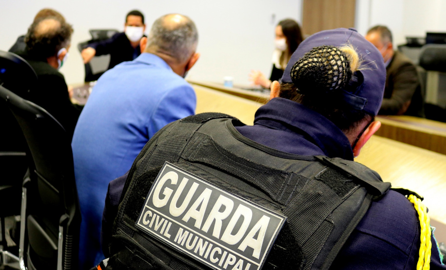 Com a assinatura do documento, será permitido que ambos os órgãos, Guarda Municipal de Paranaguá e Secretaria da Segurança Pública, possam compartilhar informações dos sistemas internos de segurança.
Foto: Divulgação/SESP