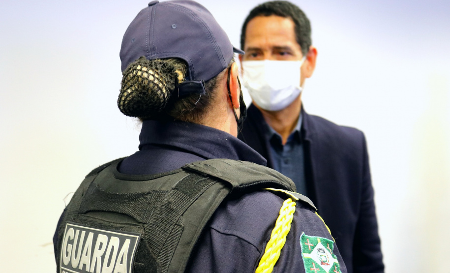 Com a assinatura do documento, será permitido que ambos os órgãos, Guarda Municipal de Paranaguá e Secretaria da Segurança Pública, possam compartilhar informações dos sistemas internos de segurança.
Foto: Divulgação/SESP