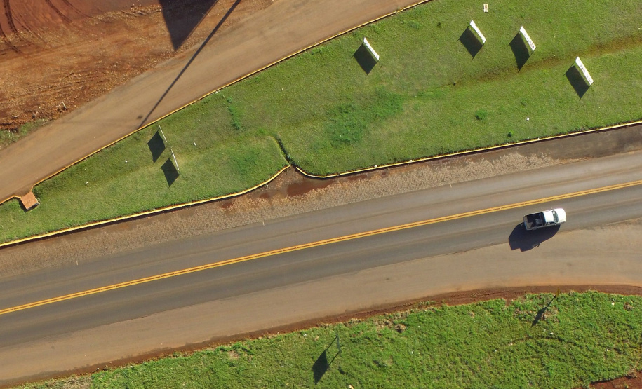 Governo planeja ações para ampliar capacidade de mais de 260 quilômetros de rodovias
Com divisão em cinco lotes, intenção é remodelar trechos das PR-487, PR-460, PR-272 e PR-466 e garantir melhor interligação entre as regiões produtivas do Estado.
Foto: DER