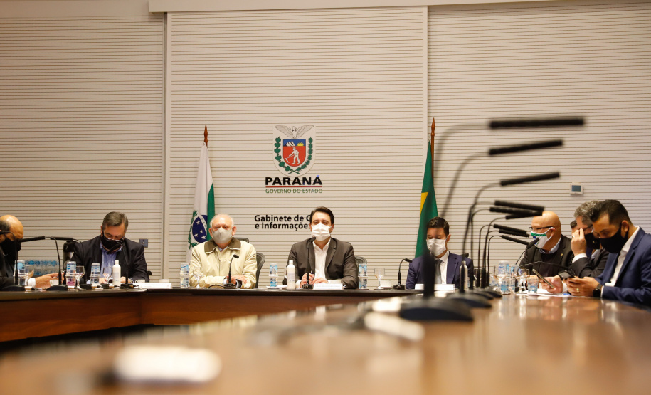 A transferência dos recursos do Legislativo para o Executivo foi formalizada nesta segunda-feira (03), em cerimônia no Palácio Iguaçu, com o governador Carlos Massa Ratinho Junior e o presidente da Assembleia, Ademar Traiano.