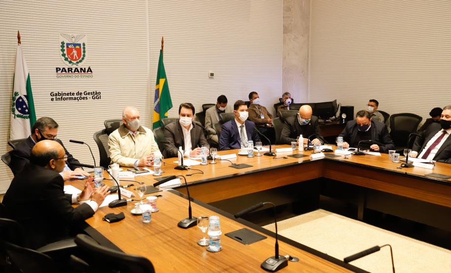 A transferência dos recursos do Legislativo para o Executivo foi formalizada nesta segunda-feira (03), em cerimônia no Palácio Iguaçu, com o governador Carlos Massa Ratinho Junior e o presidente da Assembleia, Ademar Traiano.