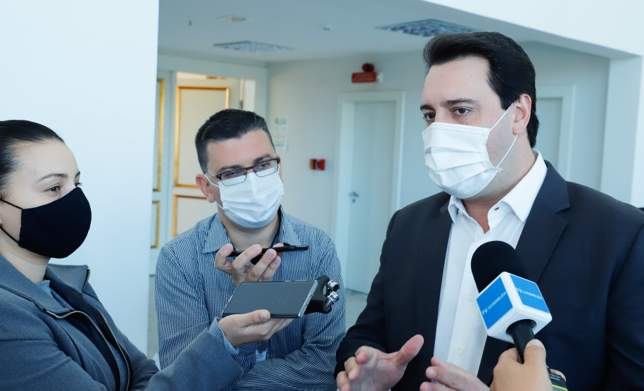 A transferência dos recursos do Legislativo para o Executivo foi formalizada nesta segunda-feira (03), em cerimônia no Palácio Iguaçu, com o governador Carlos Massa Ratinho Junior e o presidente da Assembleia, Ademar Traiano.