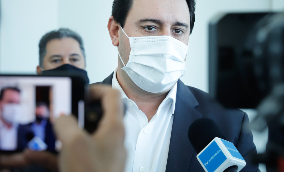 A transferência dos recursos do Legislativo para o Executivo foi formalizada nesta segunda-feira (03), em cerimônia no Palácio Iguaçu, com o governador Carlos Massa Ratinho Junior e o presidente da Assembleia, Ademar Traiano.