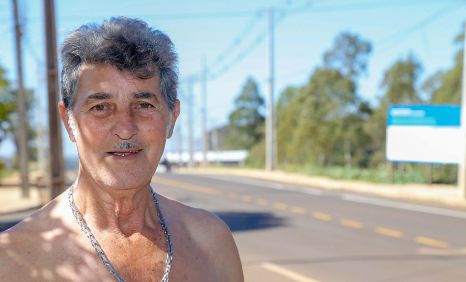 O aposentado José Ferreira de Souza lembra com detalhes da época em que a Rua Nova Ucrânia, em Apucarana, no Vale do Ivaí, não tinha nada de nova. “Era barro, pó, pedra e buraco”, diz, sem saudades.