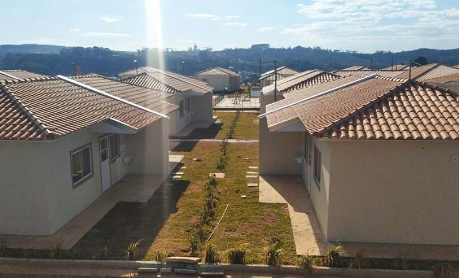 Pessoas com mais de 60 anos residentes em Jaguariaíva têm até esta sexta-feira (7) para realizar ou atualizar o cadastro digital no sistema da Cohapar. O prazo vale para a participação no processo seletivo das 40 casas do programa Viver Mais Paraná em construção na cidade. Foto: Cohapar