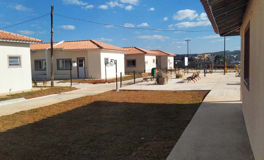 Pessoas com mais de 60 anos residentes em Jaguariaíva têm até esta sexta-feira (7) para realizar ou atualizar o cadastro digital no sistema da Cohapar. O prazo vale para a participação no processo seletivo das 40 casas do programa Viver Mais Paraná em construção na cidade. Foto: Cohapar