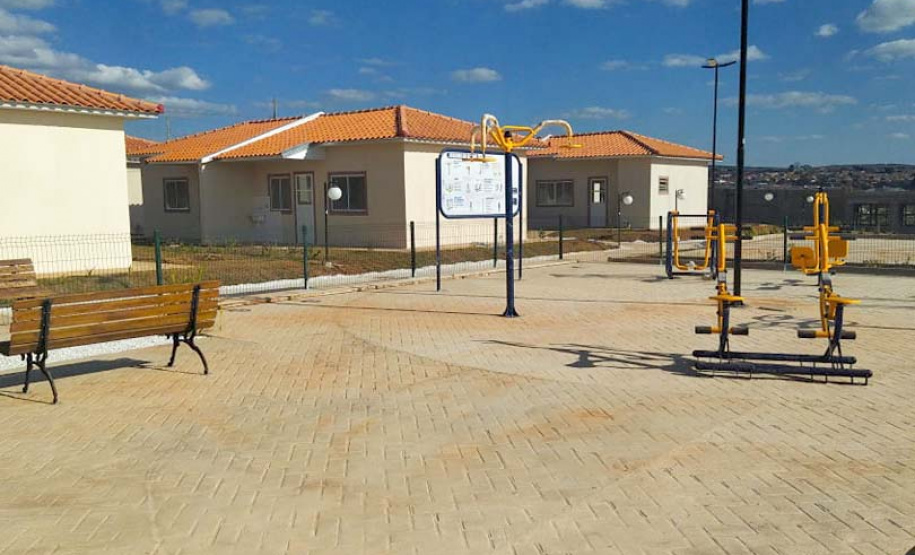 Pessoas com mais de 60 anos residentes em Jaguariaíva têm até esta sexta-feira (7) para realizar ou atualizar o cadastro digital no sistema da Cohapar. O prazo vale para a participação no processo seletivo das 40 casas do programa Viver Mais Paraná em construção na cidade. Foto: Cohapar