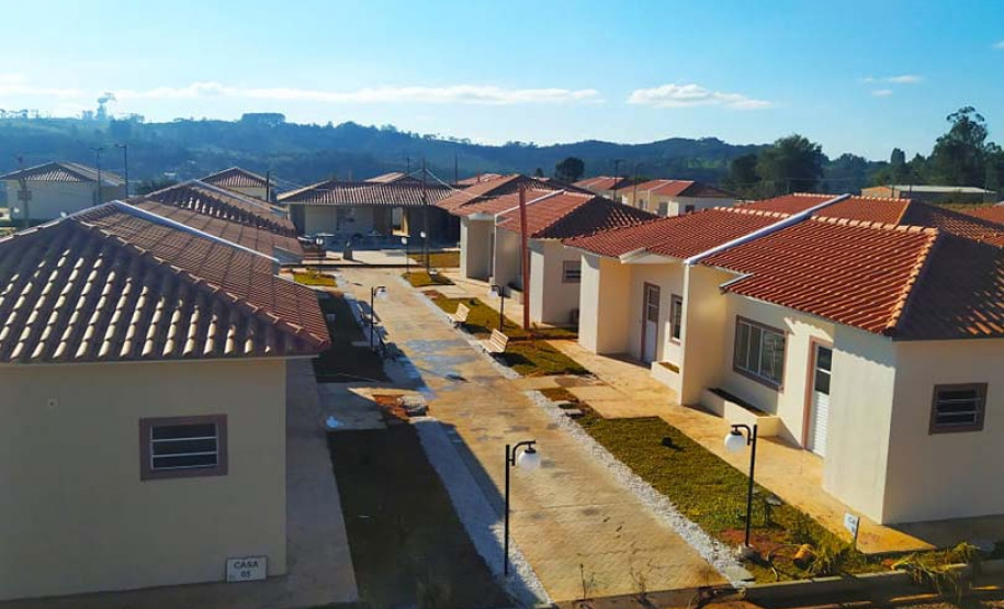 Pessoas com mais de 60 anos residentes em Jaguariaíva têm até esta sexta-feira (7) para realizar ou atualizar o cadastro digital no sistema da Cohapar. O prazo vale para a participação no processo seletivo das 40 casas do programa Viver Mais Paraná em construção na cidade. Foto: Cohapar