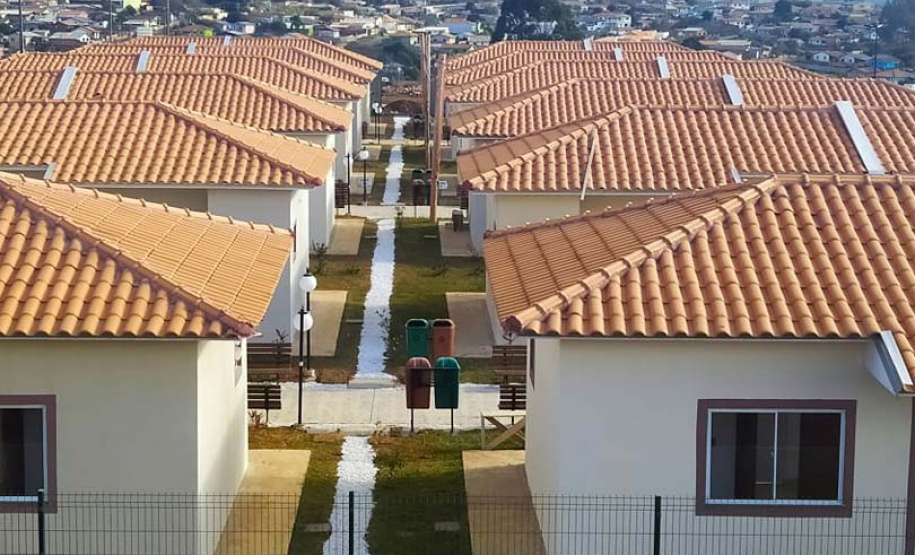 Pessoas com mais de 60 anos residentes em Jaguariaíva têm até esta sexta-feira (7) para realizar ou atualizar o cadastro digital no sistema da Cohapar. O prazo vale para a participação no processo seletivo das 40 casas do programa Viver Mais Paraná em construção na cidade. Foto: Cohapar