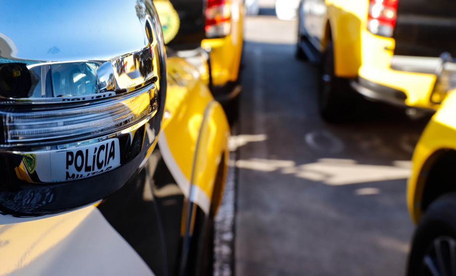 O Governo do Paraná reforça o planejamento de renovação da frota de veículos das forças de segurança pública. Nesta terça-feira (04), o governador Carlos Massa Ratinho Junior entregou novas viaturas para o Batalhão de Polícia Rodoviária (BPRv) da Polícia Militar do Paraná. O investimento por parte do Departamento de Estradas de Rodagem do Paraná (DER-PR) foi de R$ 16,1 milhões.