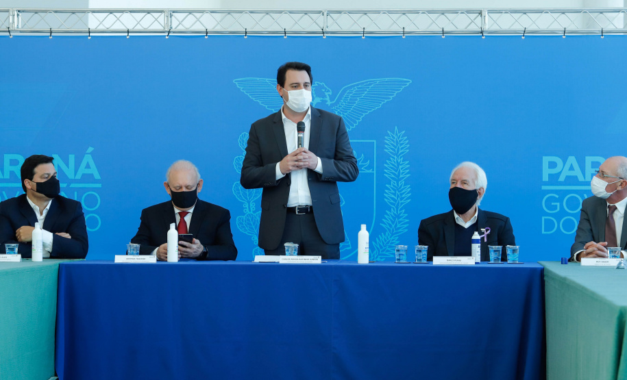 O governador Carlos Massa Ratinho Junior assinou nesta terça-feira (04), no Palácio Iguaçu, a ordem de serviço para a duplicação da Avenida Juscelino Kubitscheck de Oliveira (PR-412), em Matinhos. Antiga reivindicação dos moradores e frequentadores do Litoral paranaense, a JK faz parte da PR-412, rodovia que liga as cidades de Guaratuba, Matinhos e Pontal do Paraná.