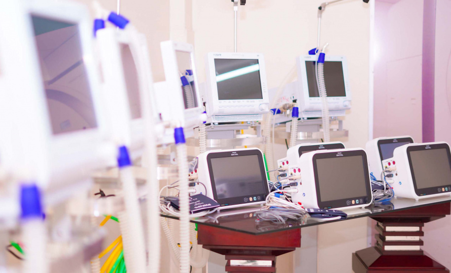 Principal artéria do Sudoeste, a PR-280 entrará em obras de revitalização, com nova pavimentação e terceiras faixas, ainda este ano, dentro do Programa de Revitalização da Segurança Viária do DER. O anúncio foi feito pelo chefe da Casa Civil, Guto Silva, nesta terça-feira (04), durante evento de entrega de respiradores em Palmas.   Foto: Guilherme Flores/Casa Civil