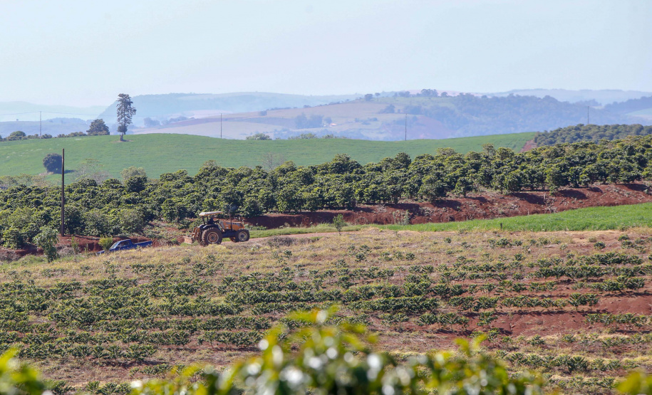 Governo renova artérias de escoamento da safra em Ivaiporã. Foto: Gilson Abreu/AEN
