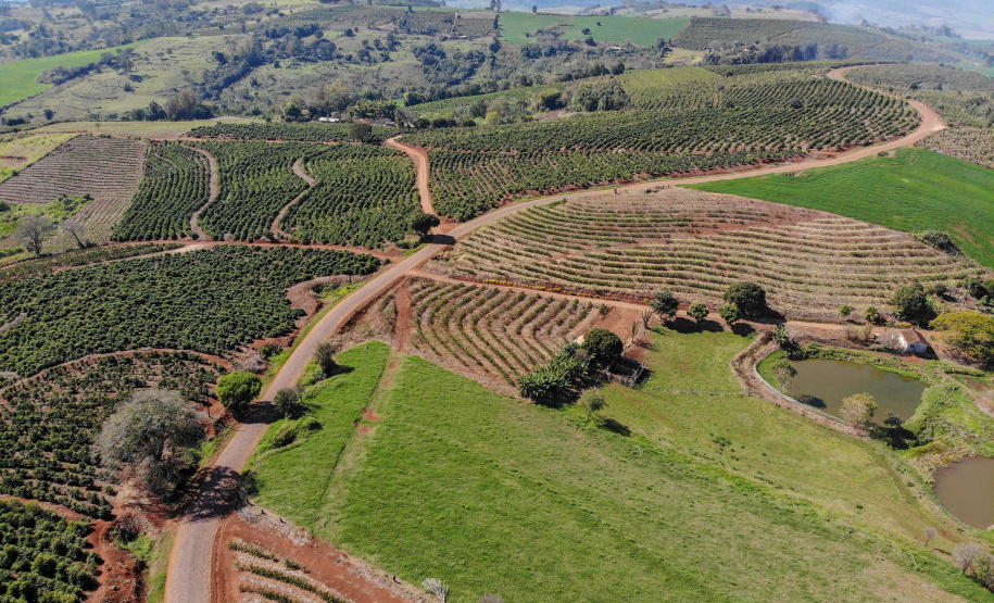 Governo renova artérias de escoamento da safra em Ivaiporã. Foto: Gilson Abreu/AEN