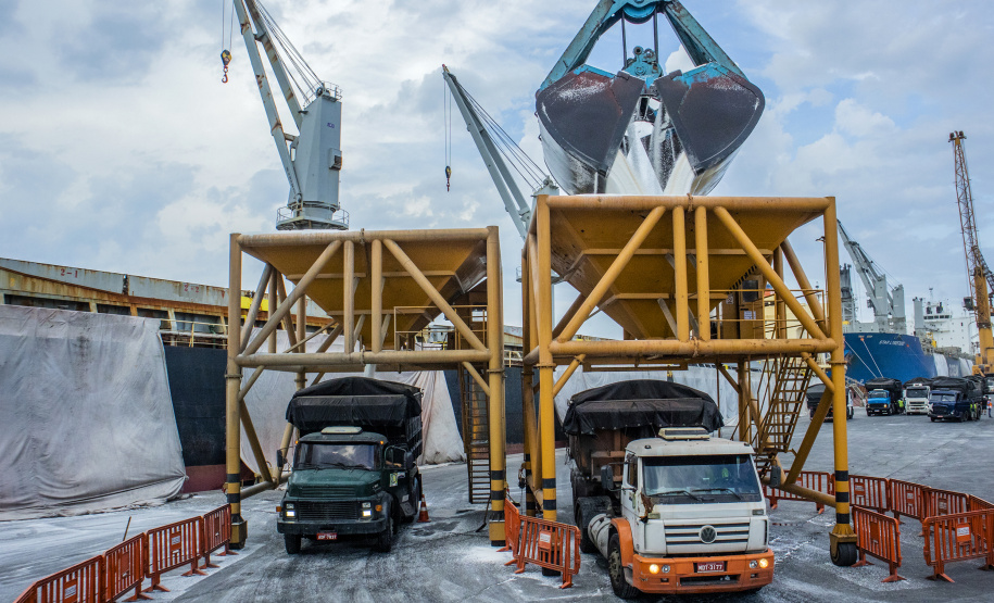 Portos do Paraná são referência na movimentação de fertilizantes