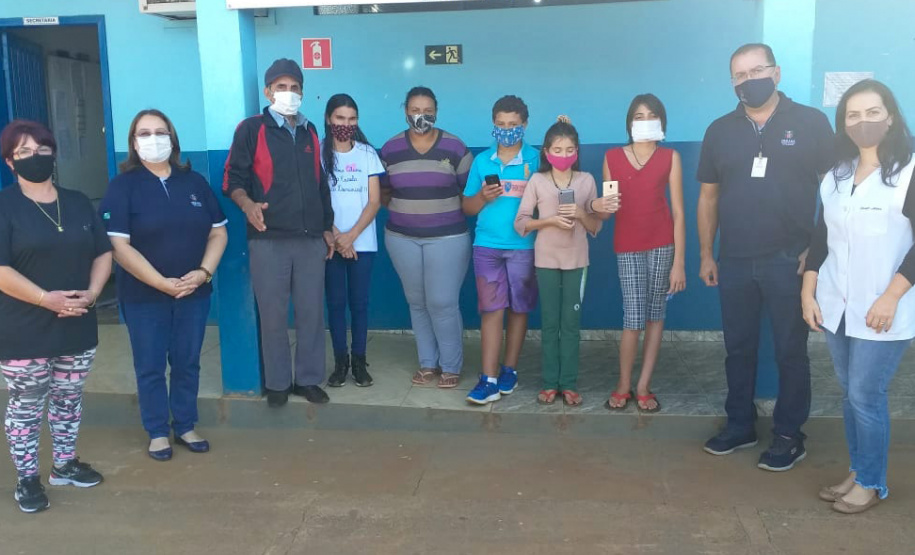 Núcleo de Educação em Apucarana doa celulares para alunos
. Foto:SEED