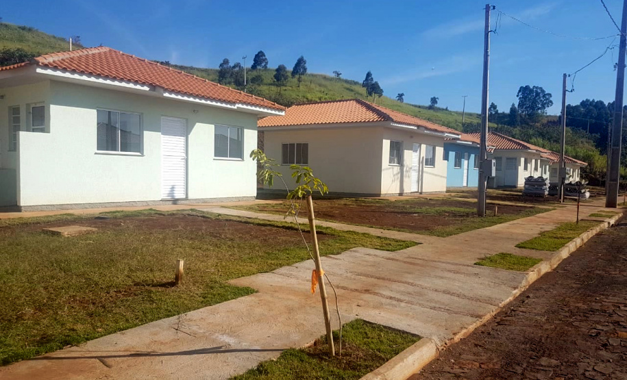 Trinta famílias de Iguatu recebem chaves da casa própria
.Foto:Cohapar