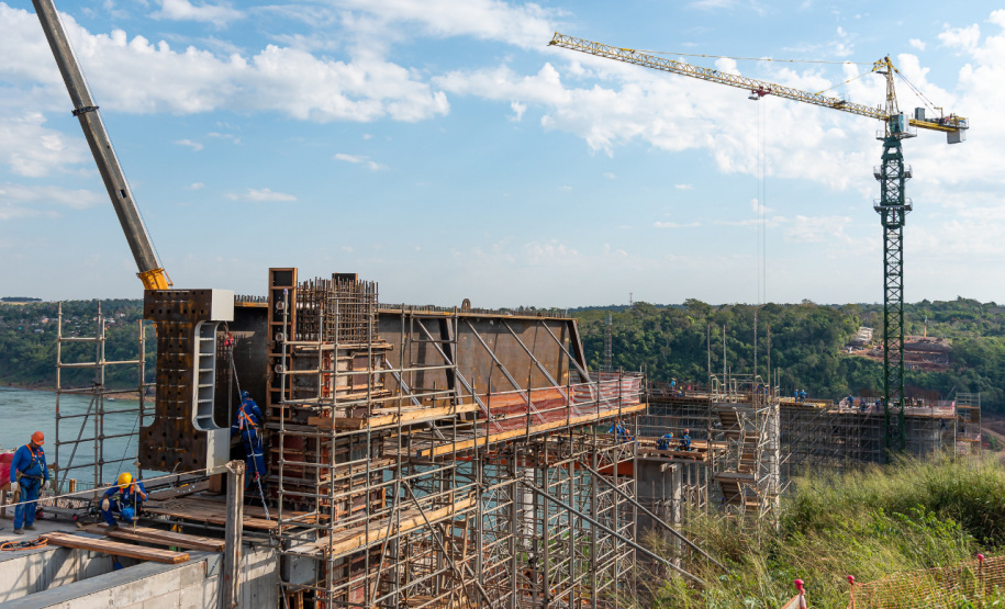 Governador destaca evolução das obras na Ponte da Integração. Foto: Rubens Fraulini/ Itaipu Binacional