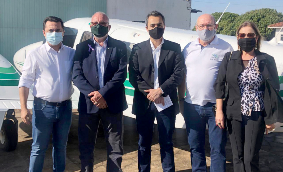 O Núcleo Regional de Educação de Goioerê recebeu, nesta sexta-feira, 07, a visita do Diretor-Geral da Secretaria de Estado da Educação e do Esporte (Seed), Gláucio Dias, do Secretário de Estado da Justiça, Família e Trabalho, Mauro Rockembach, e do assessor especial do governador, Betinho Lima. Durante a visita, Gláucio falou sobre reformas que serão feitas em escolas da região, sobre a construção de uma sede própria para o núcleo e sobre a implantação de escola Cívico-Militar. Foto:SEED