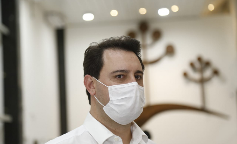 Logo após assinar a ordem de serviço para o início da reformulação do Trevo Cataratas, o governador Carlos Massa Ratinho Junior vistoriou as obras de modernização do Aeroporto Coronel Adalberto Mendes da Silva ou SBCA, em Cascavel, na Região Oeste