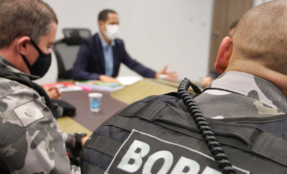 A Secretaria da Segurança Pública promoveu, nesta segunda-feira (10/08), a assinatura de um termo de cooperação técnica mútua entre o Batalhão de Operações Especiais (BOPE) e a Prefeitura Municipal de Piraquara