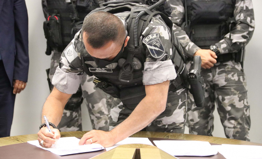 A Secretaria da Segurança Pública promoveu, nesta segunda-feira (10/08), a assinatura de um termo de cooperação técnica mútua entre o Batalhão de Operações Especiais (BOPE) e a Prefeitura Municipal de Piraquara