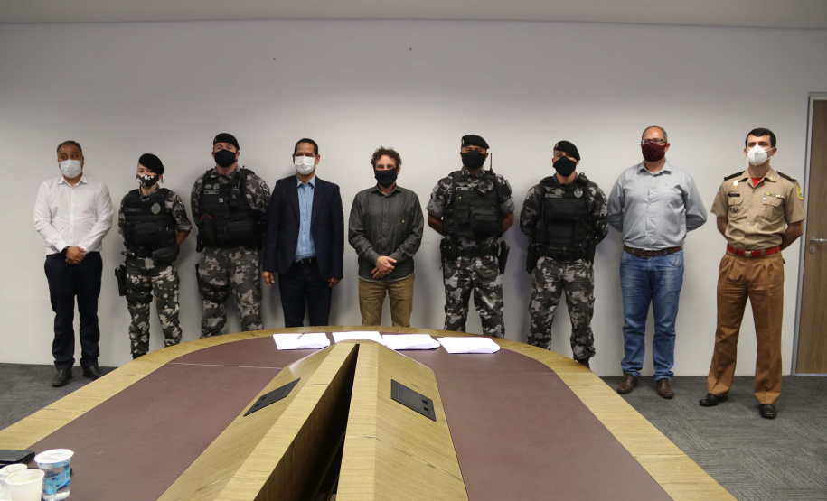 A Secretaria da Segurança Pública promoveu, nesta segunda-feira (10/08), a assinatura de um termo de cooperação técnica mútua entre o Batalhão de Operações Especiais (BOPE) e a Prefeitura Municipal de Piraquara