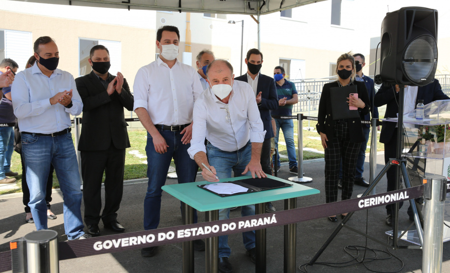 O Governador Carlos Massa Ratinho Junior vistoria  nesta terca-feira (11/08), 416 unidade habitacionais no Loteamento Sao Geronimo em Campo Largo. Campo Largo, 11/08/2020 - Foto: Geraldo Bubniak/AEN