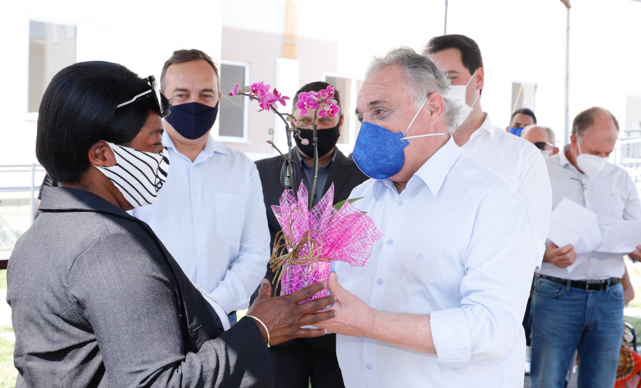 Em Campo Largo, na Região Metropolitana de Curitiba, 416 famílias vão receber as chaves da casa própria. Nesta terça-feira (11), o governador Carlos Massa Ratinho Junior esteve no município para conferir os conjuntos de apartamentos Campo Largo I e II que serão entregues às famílias na próxima semana.