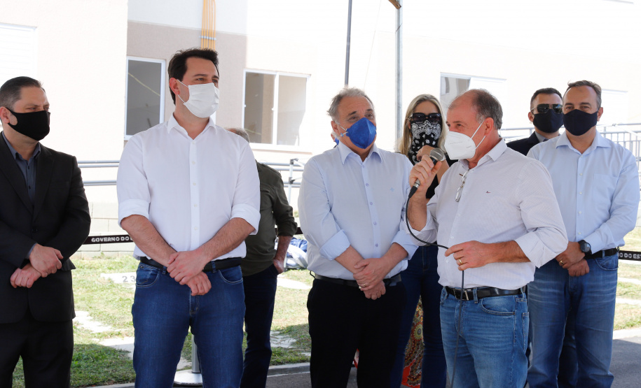 Em Campo Largo, na Região Metropolitana de Curitiba, 416 famílias vão receber as chaves da casa própria. Nesta terça-feira (11), o governador Carlos Massa Ratinho Junior esteve no município para conferir os conjuntos de apartamentos Campo Largo I e II que serão entregues às famílias na próxima semana.