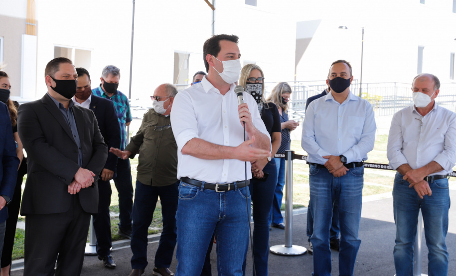 Em Campo Largo, na Região Metropolitana de Curitiba, 416 famílias vão receber as chaves da casa própria. Nesta terça-feira (11), o governador Carlos Massa Ratinho Junior esteve no município para conferir os conjuntos de apartamentos Campo Largo I e II que serão entregues às famílias na próxima semana.