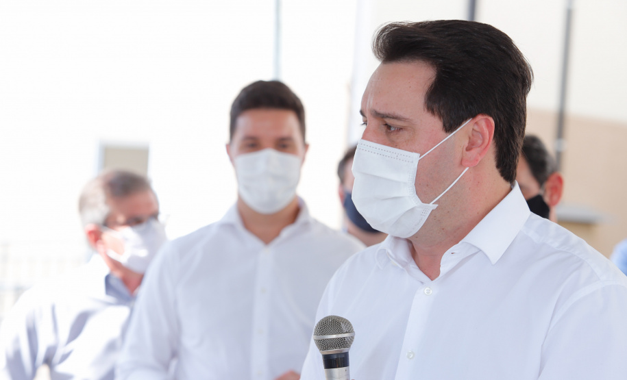 Em Campo Largo, na Região Metropolitana de Curitiba, 416 famílias vão receber as chaves da casa própria. Nesta terça-feira (11), o governador Carlos Massa Ratinho Junior esteve no município para conferir os conjuntos de apartamentos Campo Largo I e II que serão entregues às famílias na próxima semana.