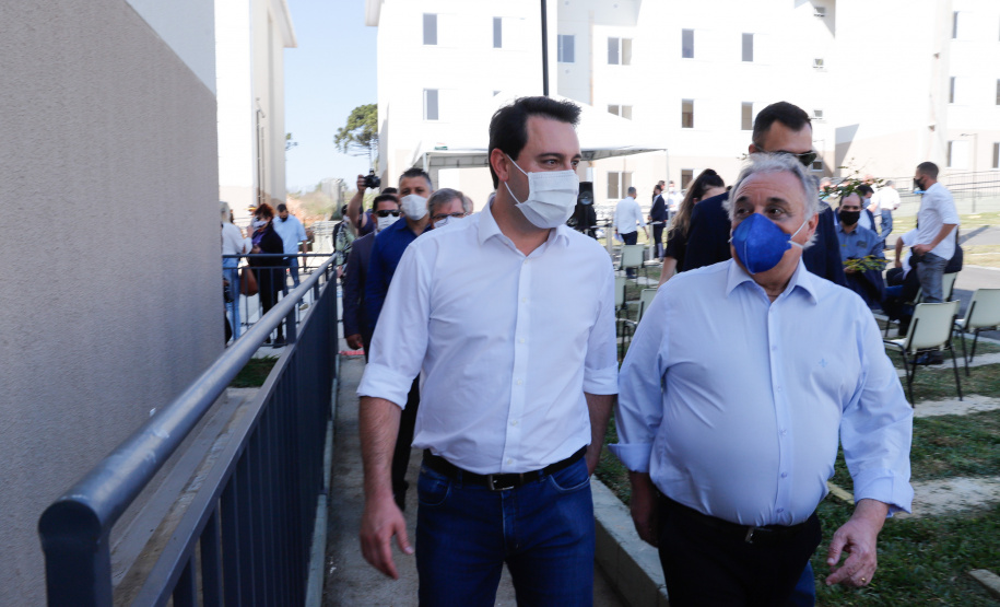 Em Campo Largo, na Região Metropolitana de Curitiba, 416 famílias vão receber as chaves da casa própria. Nesta terça-feira (11), o governador Carlos Massa Ratinho Junior esteve no município para conferir os conjuntos de apartamentos Campo Largo I e II que serão entregues às famílias na próxima semana.