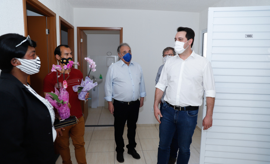 Em Campo Largo, na Região Metropolitana de Curitiba, 416 famílias vão receber as chaves da casa própria. Nesta terça-feira (11), o governador Carlos Massa Ratinho Junior esteve no município para conferir os conjuntos de apartamentos Campo Largo I e II que serão entregues às famílias na próxima semana.